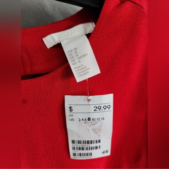 H&M Red Keyhole Back Dress NWT - Picture 2 of 3